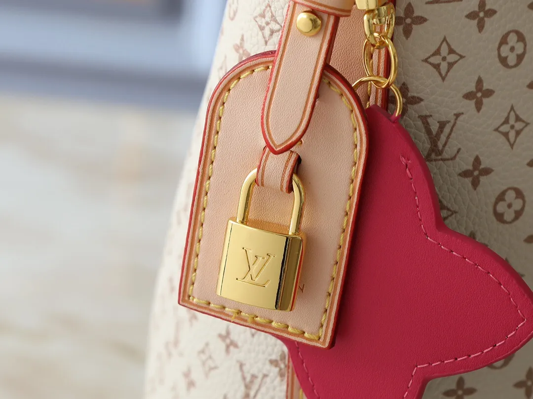 All categories Official website "Brand Women's Bags" Women's Bags 💙 LV 2025 new LV armpit bag