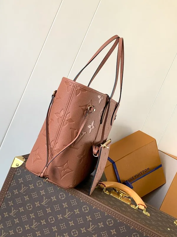All categories Official website "Brand Women's Bags" Women's Bags 💙 LV 2026 new LV hand-held crossbody bag