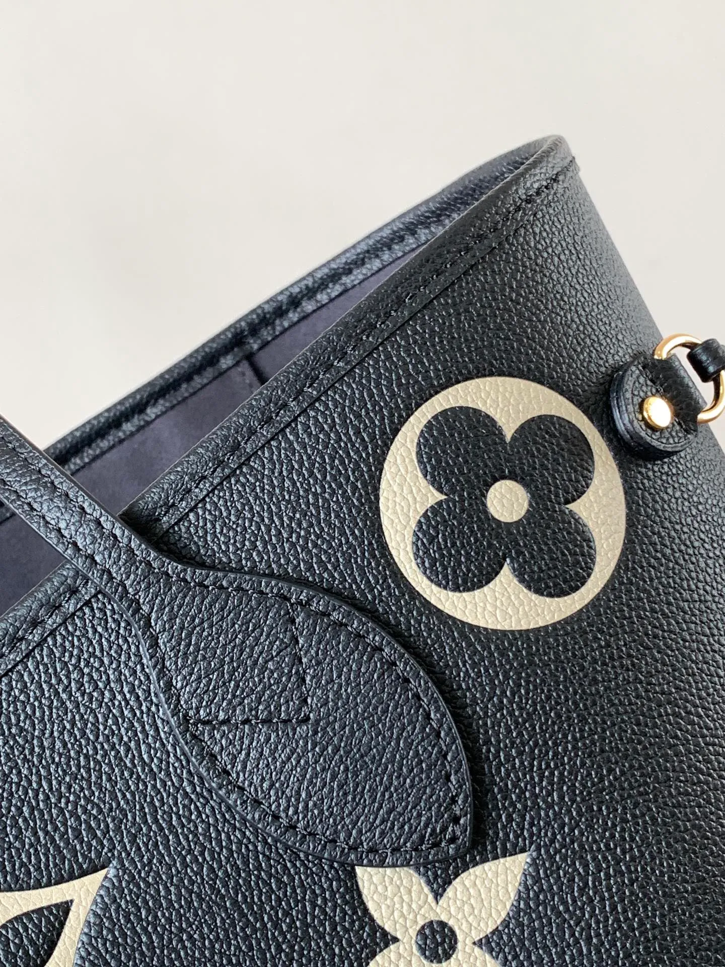 All categories Official website "Brand Women's Bags" Women's Bags 💙 LV 2026 new LV hand-held crossbody bag