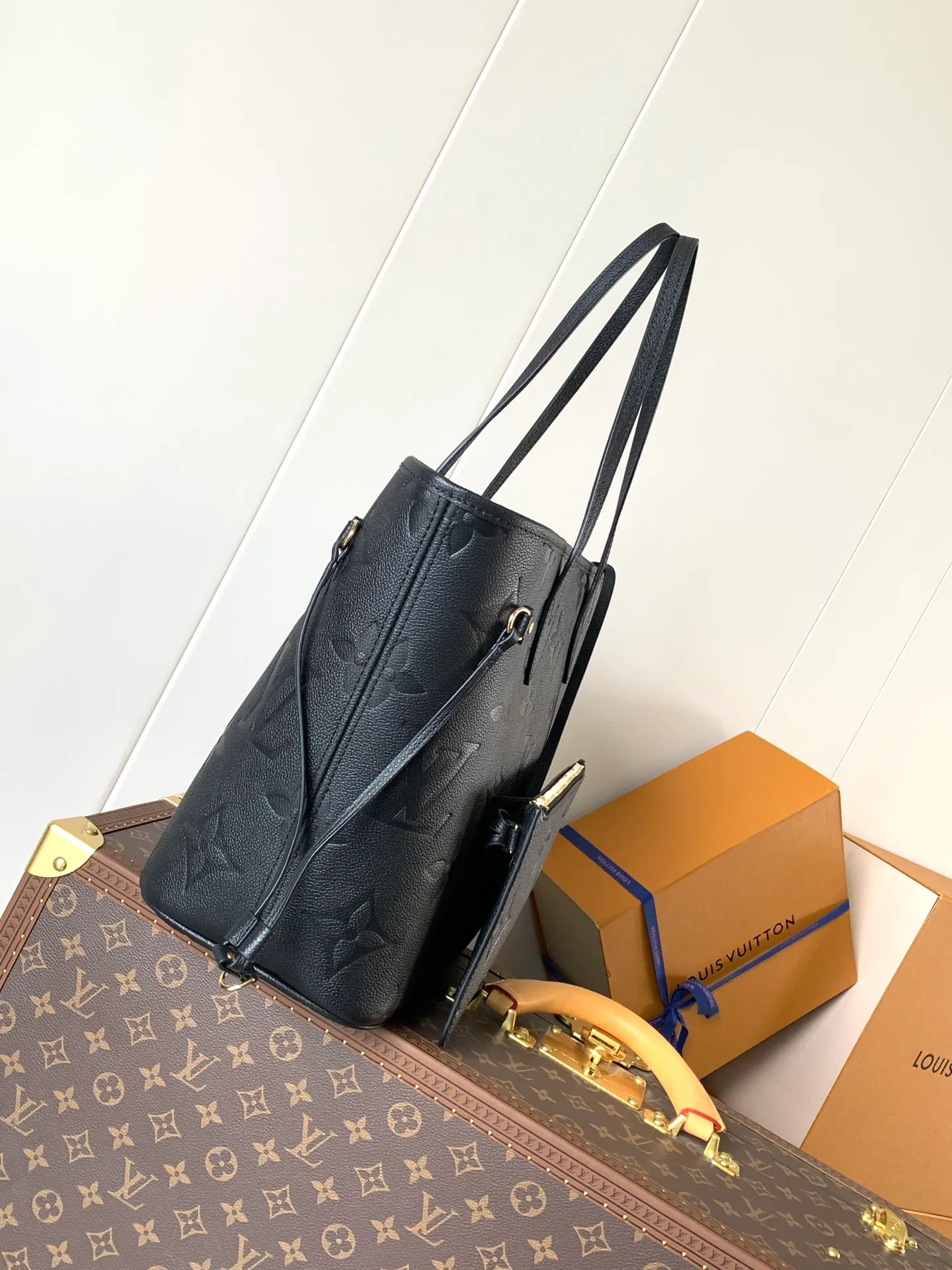 All categories Official website "Brand Women's Bags" Women's Bags 💙 LV 2026 new LV hand-held crossbody bag