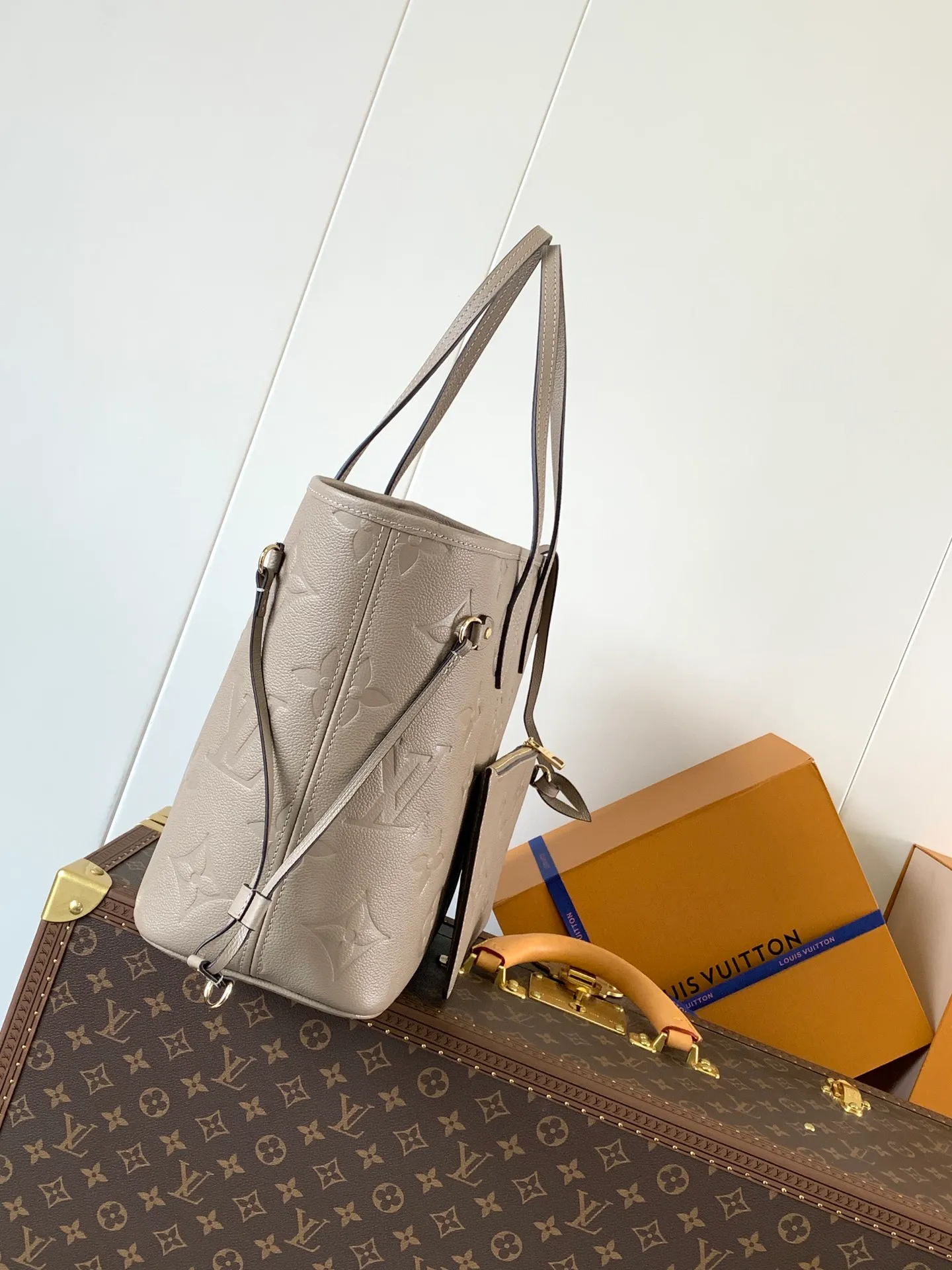 All categories Official website "Brand Women's Bags" Women's Bags 💙 LV 2026 new LV hand-held crossbody bag
