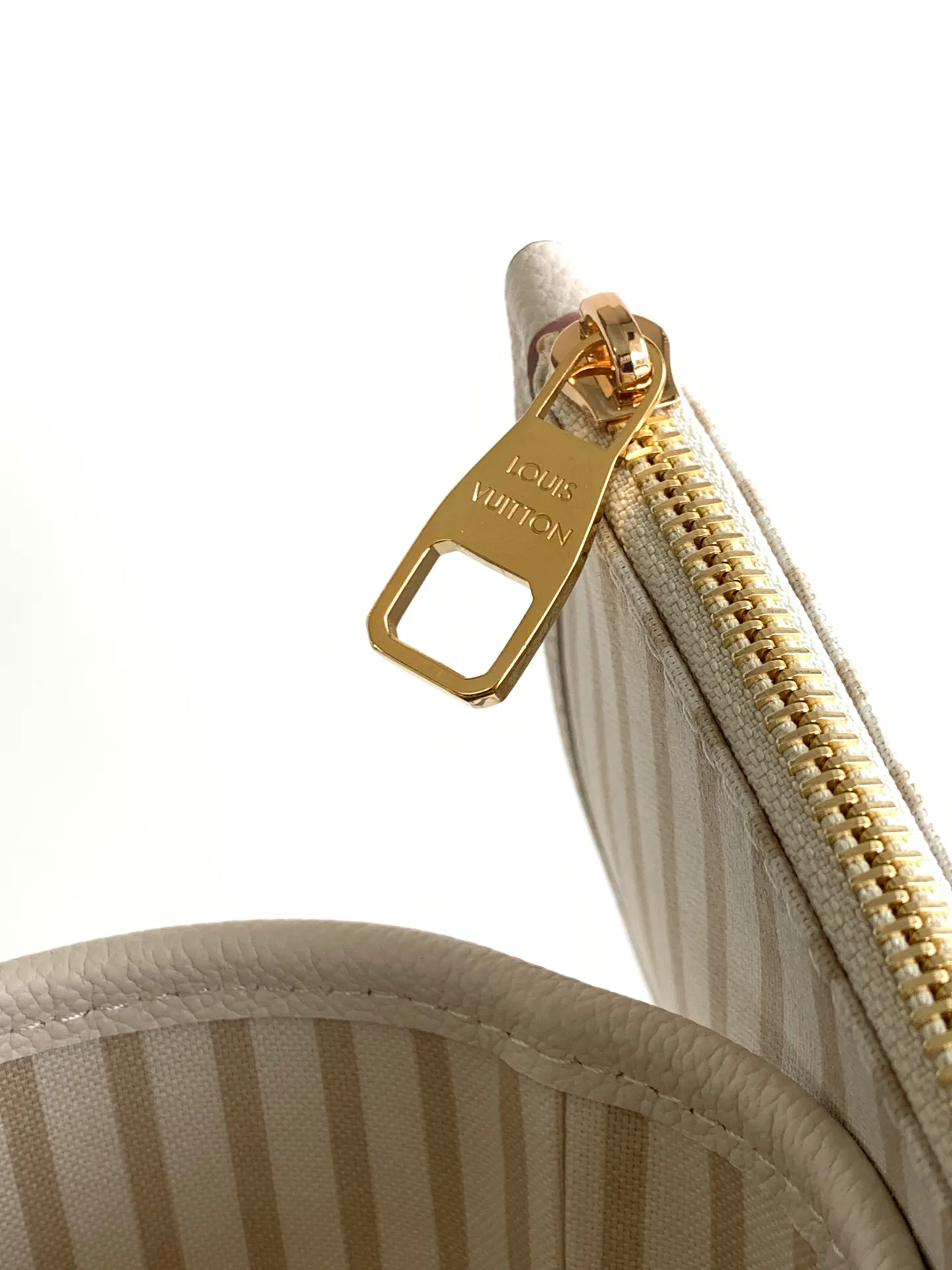 All categories Official website "Brand Women's Bags" Women's Bags 💙 LV 2026 new LV hand-held crossbody bag