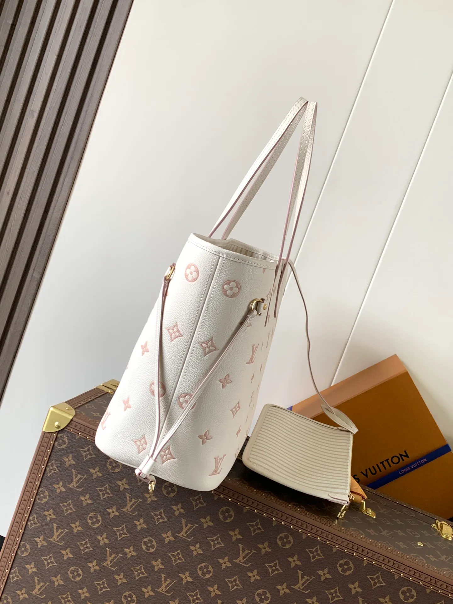 All categories Official website "Brand Women's Bags" Women's Bags 💙 LV 2026 new LV hand-held crossbody bag