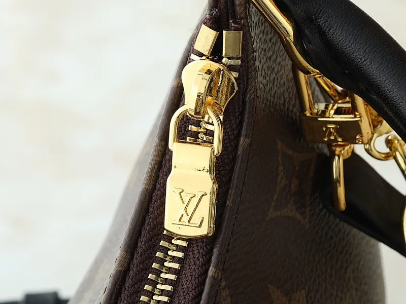 All Categories Official Website "Brand Women's Bags" Women's Bags 💙 LV 2025 New LV Crossbody Bag