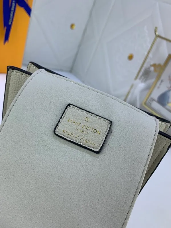 All categories Official website "Brand Women's Bags" Women's Bags 💙 LV 2022 official new LV handbag wholesale 58001200 High quality Size: 14-17-5 CM