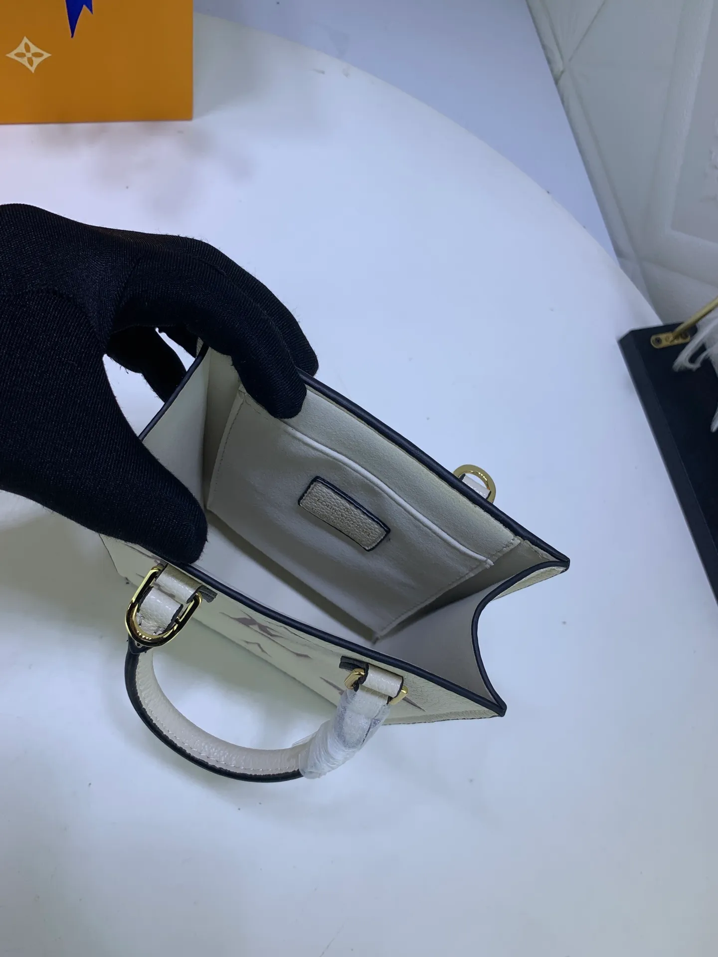 All categories Official website "Brand Women's Bags" Women's Bags 💙 LV 2022 official new LV handbag wholesale 58001200 High quality Size: 14-17-5 CM