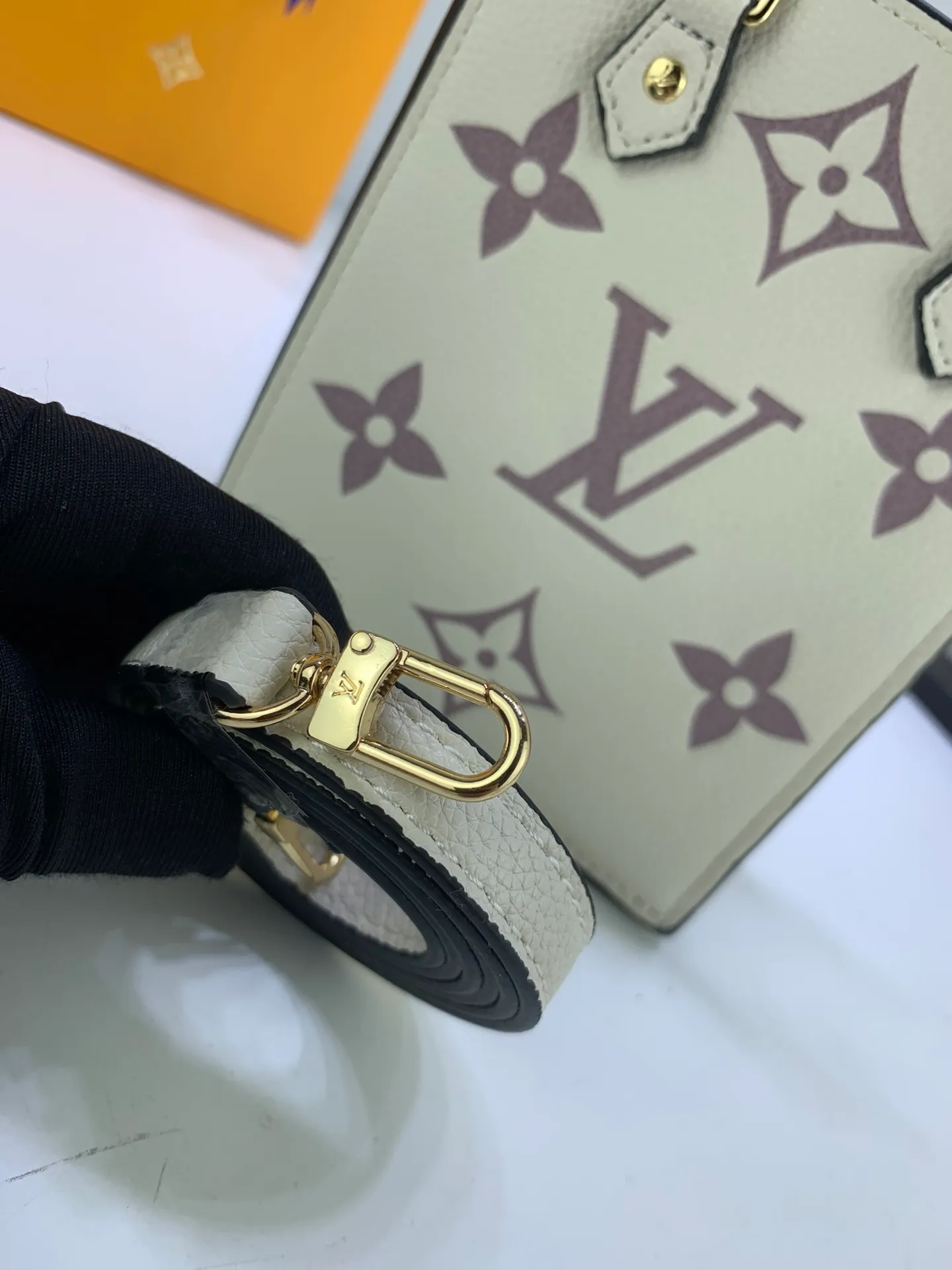 All categories Official website "Brand Women's Bags" Women's Bags 💙 LV 2022 official new LV handbag wholesale 58001200 High quality Size: 14-17-5 CM