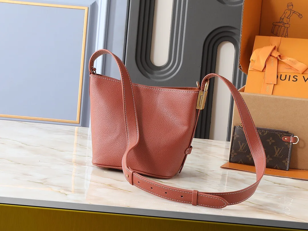All Categories Official Website "Brand Women's Bags" Women's Bags 💙 LV 2025 New LV Crossbody Bag