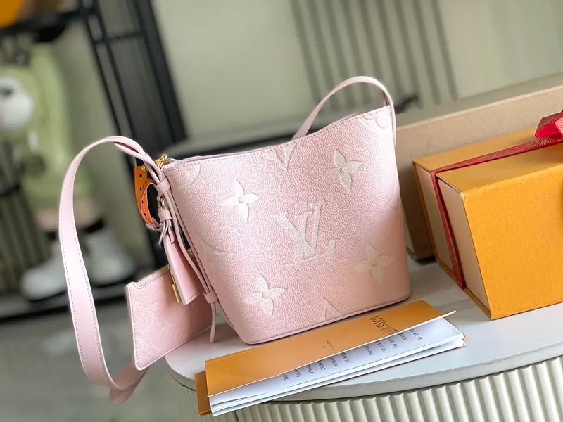 All Categories 💚 Authentic Grade Bags 💚 LV 2026 New LV Top Replica Crossbody Shoulder Bag