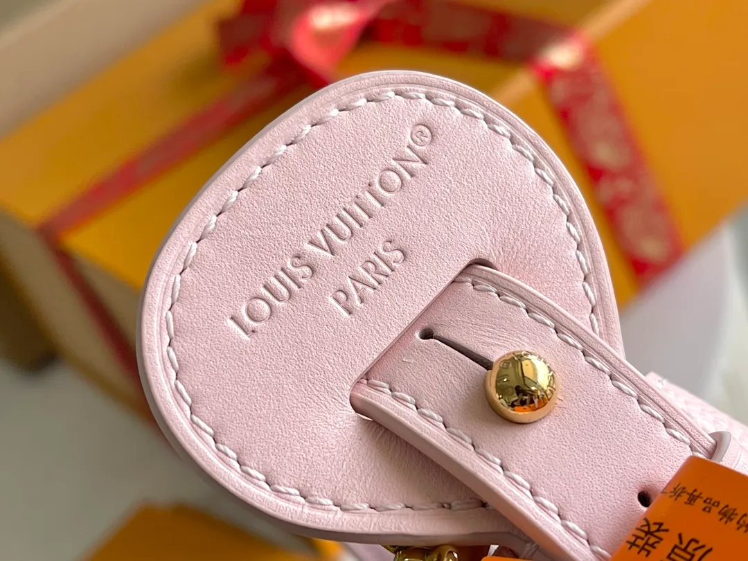 All Categories 💚 Authentic Grade Bags 💚 LV 2026 New LV Top Replica Crossbody Shoulder Bag