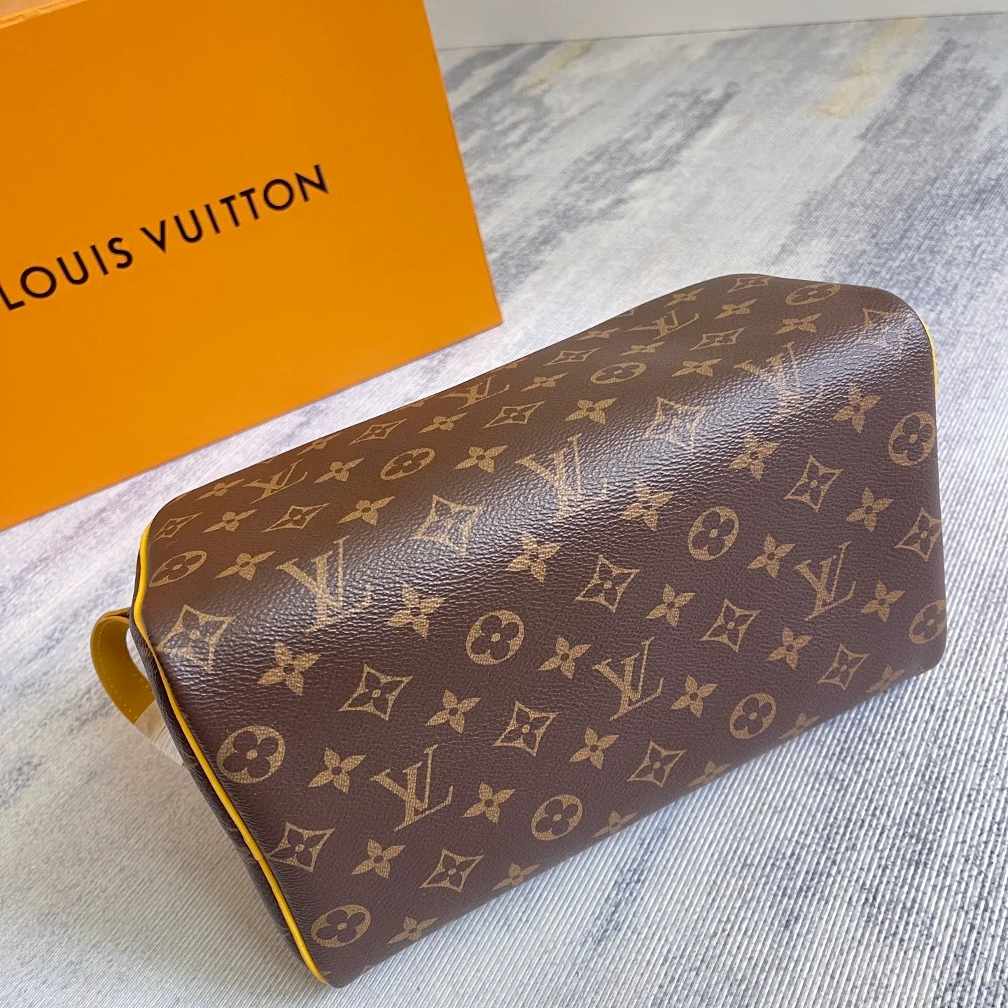 All categories Official website "Brand Women's Bags" Women's Bags 💙 LV 2025 new LV toiletry bag