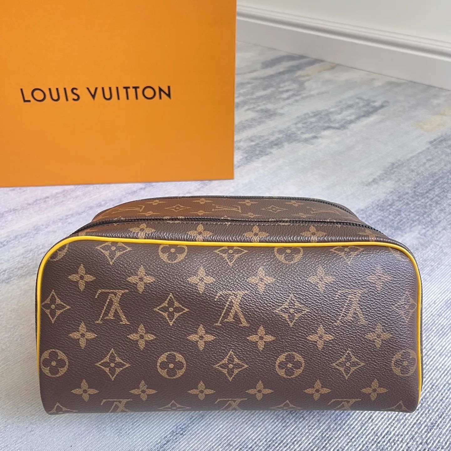 All categories Official website "Brand Women's Bags" Women's Bags 💙 LV 2025 new LV toiletry bag