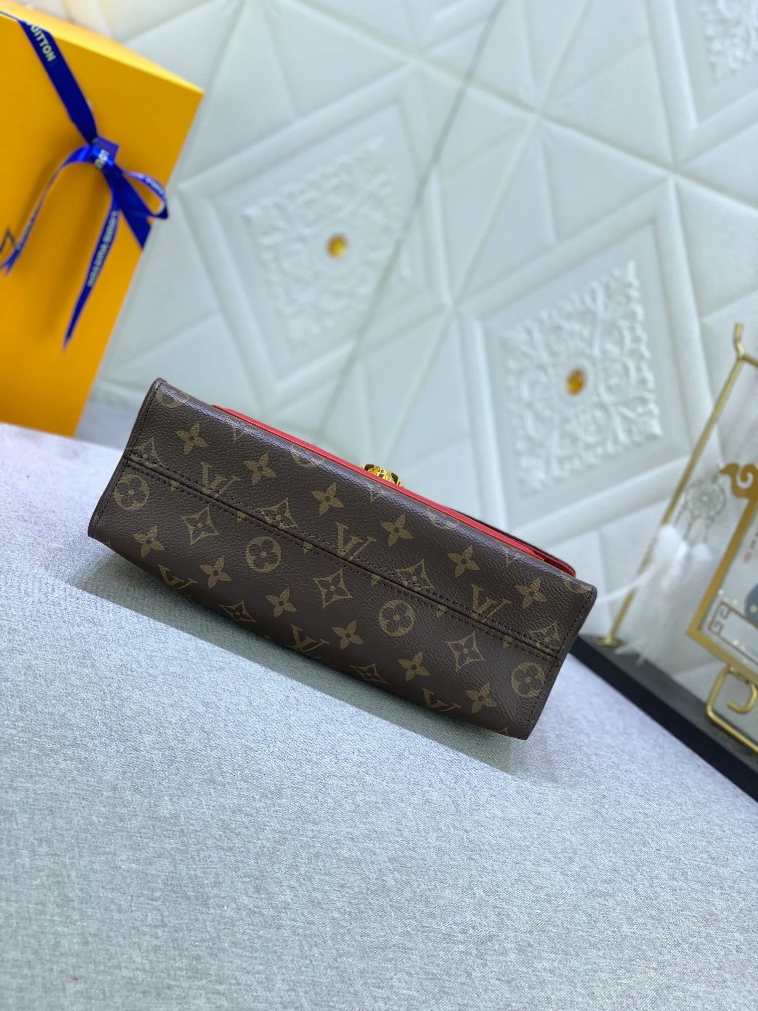 All Categories Official Website "Brand Women's Bags" Women's Bags 💙 LV French custom-made Monogram canvas and exquisite calfskin, top-notch handmade in Taiwan, perfect bottom arc of original order for quality, perfect combination of materials and unique hardware accessories, all investment regardless of cost, single shoulder, hand-held, cross-body all-match must-have style, exquisite crown lock buckle, showing the queen's style