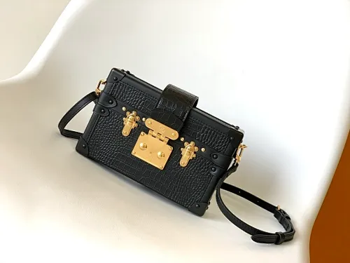 All categories Official website "Brand Women's Bags" Women's Bags 💙 LV replica LV, fine imitation LV bags, LV shoulder bags, 2023 official latest version LV crocodile leather crossbody bag, bag factory, original material, size: 20-12.5-5CM