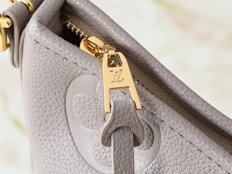 All Categories Official Website "Brand Women's Bags" Women's Bags 💙 LV 2025 New LV Crossbody Bag