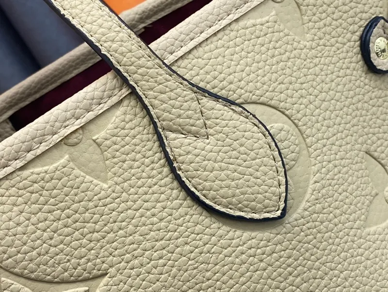 All categories Official website "Brand Women's Bags" Women's Bags 💙 LV replica LV, fine imitation LV bags, LV shoulder bags, 2023 official latest version LV full leather embossed handbag, bag factory, original material, size: 32-29-17CM