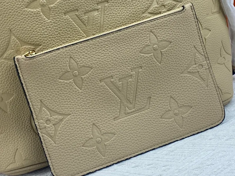 All categories Official website "Brand Women's Bags" Women's Bags 💙 LV replica LV, fine imitation LV bags, LV shoulder bags, 2023 official latest version LV full leather embossed handbag, bag factory, original material, size: 32-29-17CM