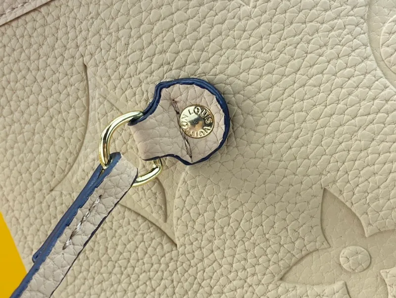 All categories Official website "Brand Women's Bags" Women's Bags 💙 LV replica LV, fine imitation LV bags, LV shoulder bags, 2023 official latest version LV full leather embossed handbag, bag factory, original material, size: 32-29-17CM