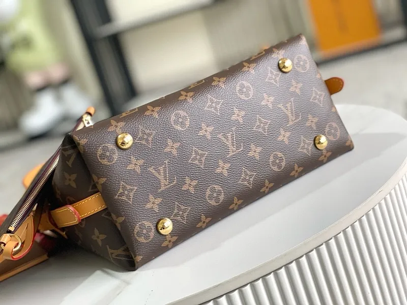 All Categories 💚 Authentic Grade Bags 💚 LV 2026 New LV Top Replica Crossbody Shoulder Bag