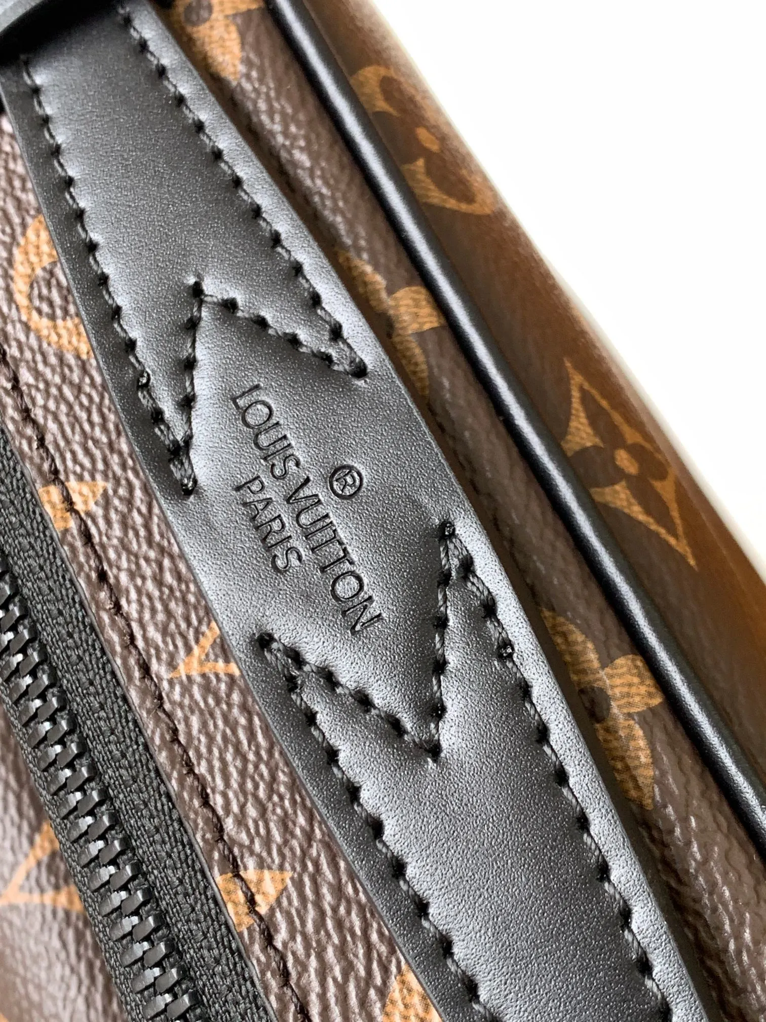 All Categories Official Website "Brand Women's Bags" Women's Bags 💙 LV 2026 New LV Crossbody Bag