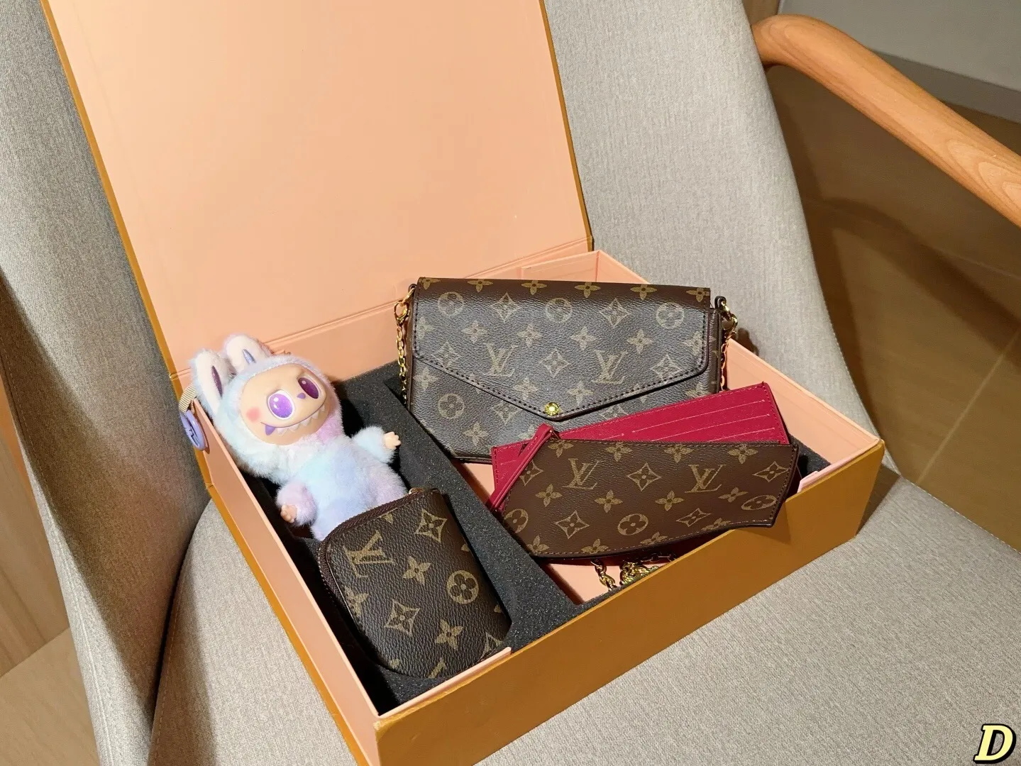 All Categories Official Website "Brand Women's Bags" Women's Bags 💙 LV 2025 new LV three-piece set ~ three-in-one ➕ coin purse ➕ labubu pendant