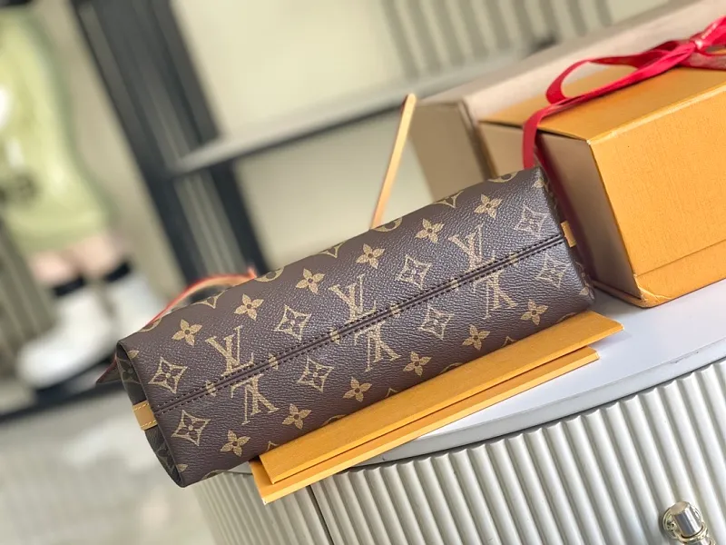All Categories 💚 Authentic Grade Bags 💚 LV 2026 New LV Top Replica Crossbody Shoulder Bag