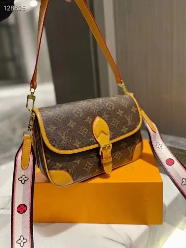 All categories Official website "Brand Women's Bags" Women's Bags 💙 LV fine imitation LV, high imitation LV bags, LV crossbody bags, 2023 official latest version LV crossbody bags, LV bag factory, recommended bags, size: 25-9-15CM
