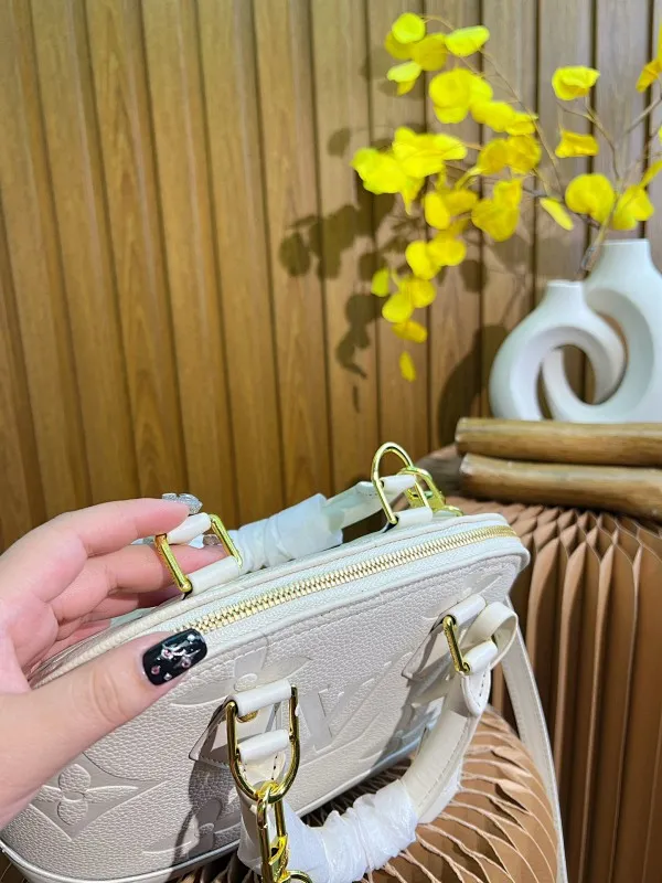 All categories Official website "Brand Women's Bags" Women's Bags 💙 LV 2023 latest version LV crossbody bag