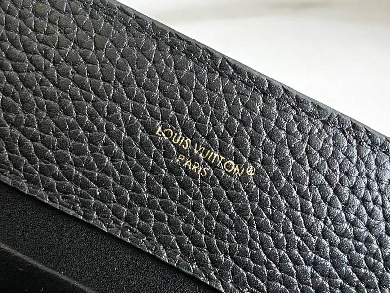 All Categories 💚 Authentic Grade Bags 💚 LV 2026 New LV Top Replica Crossbody Shoulder Bag