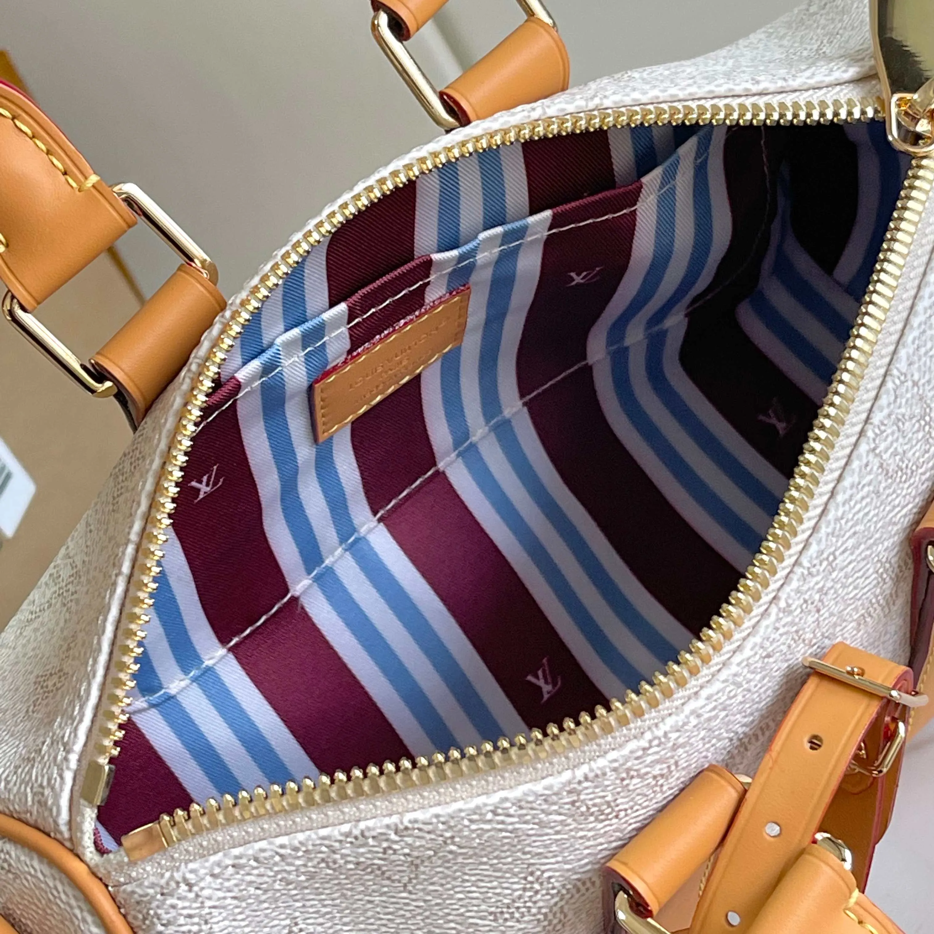 All Categories Official Website "Brand Women's Bags" Women's Bags 💙 LV LV 2026 New Crossbody Shoulder Bag