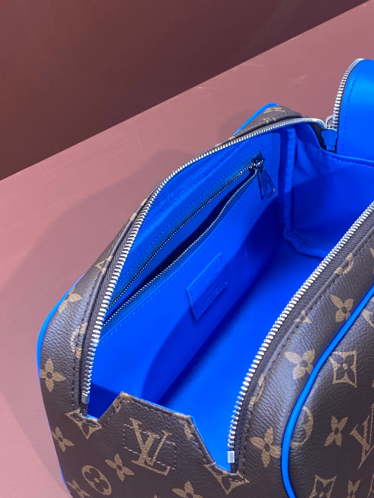 All categories Official website "Brand Women's Bags" Women's Bags 💙 LV 2025 new LV toiletry bag