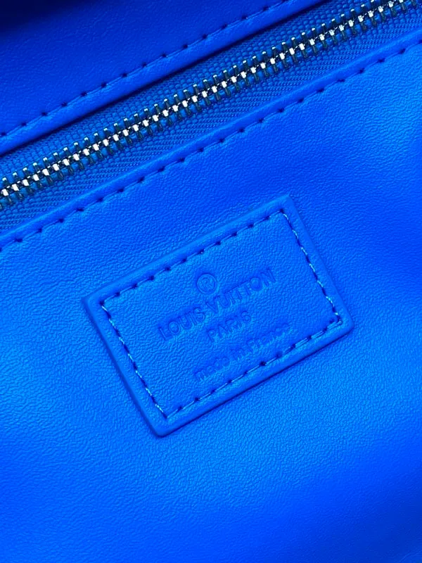 All categories Official website "Brand Women's Bags" Women's Bags 💙 LV 2025 new LV toiletry bag