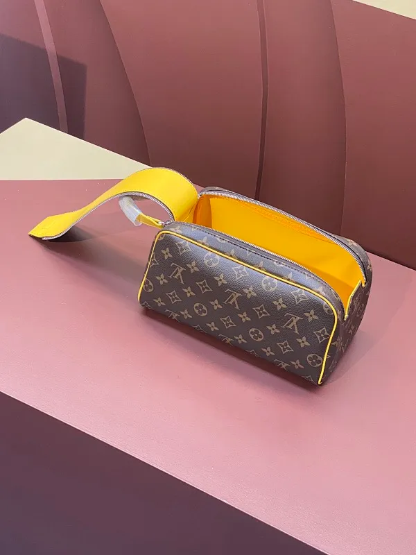 All categories Official website "Brand Women's Bags" Women's Bags 💙 LV 2025 new LV toiletry bag