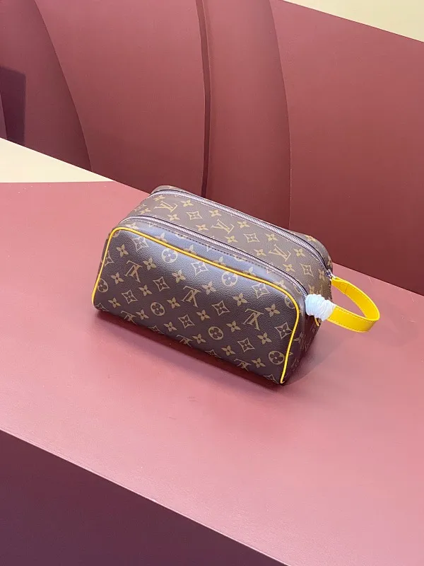 All categories Official website "Brand Women's Bags" Women's Bags 💙 LV 2025 new LV toiletry bag