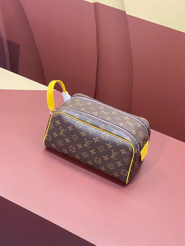 All categories Official website "Brand Women's Bags" Women's Bags 💙 LV 2025 new LV toiletry bag