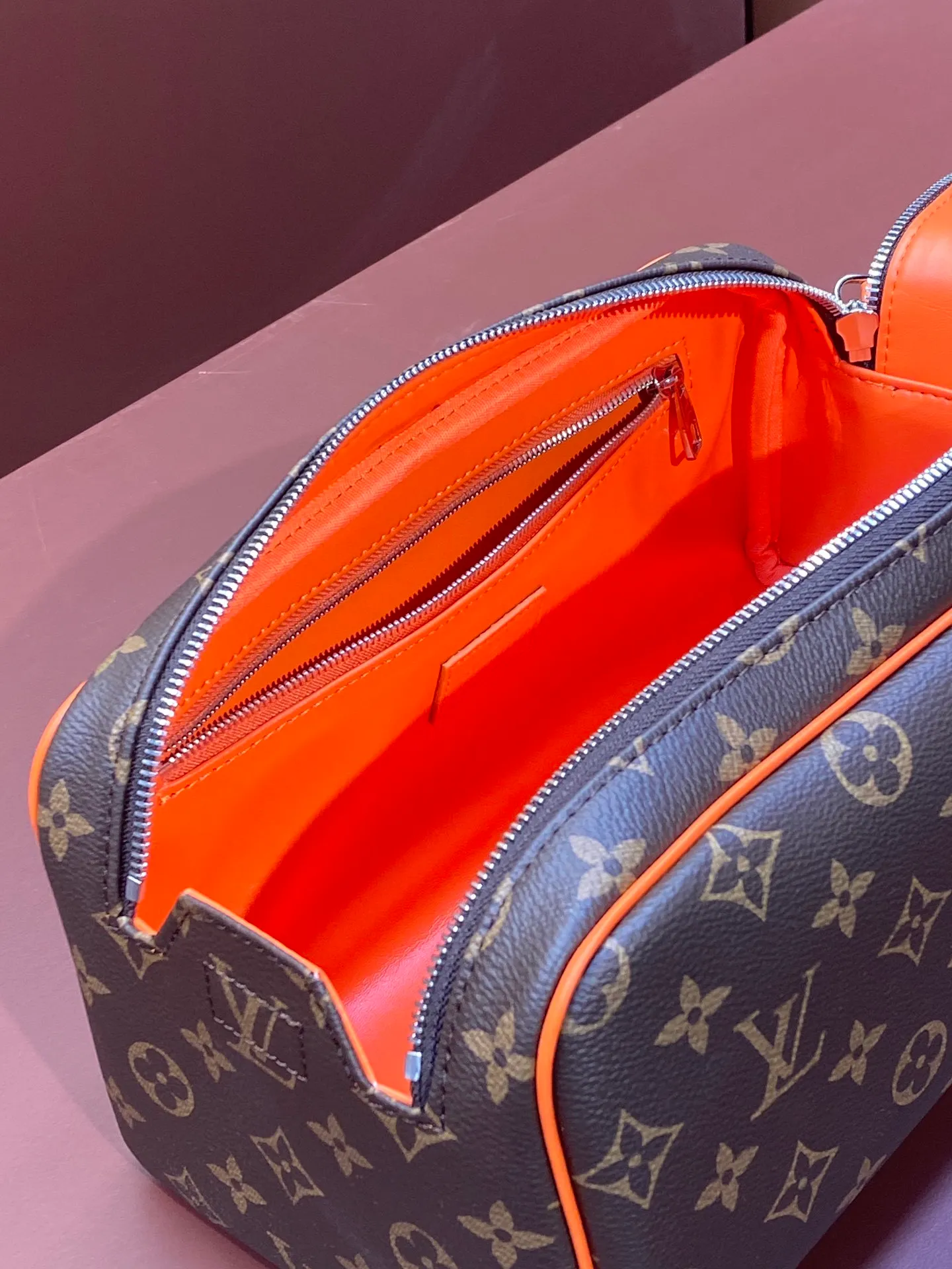 All categories Official website "Brand Women's Bags" Women's Bags 💙 LV 2025 new LV toiletry bag
