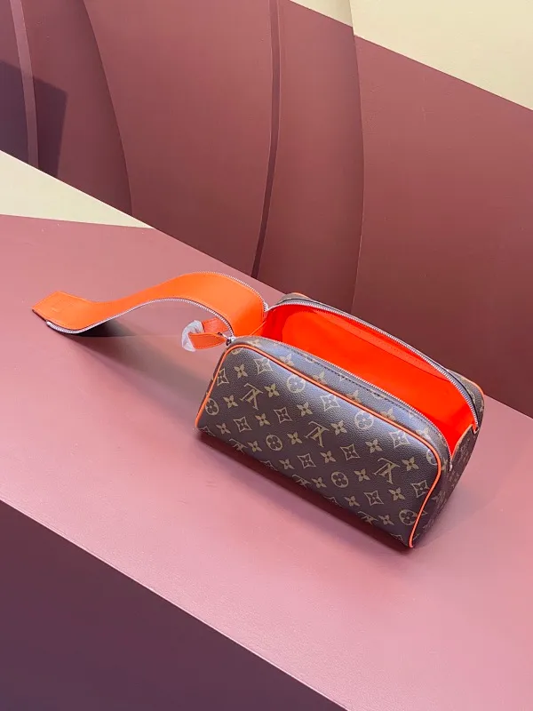 All categories Official website "Brand Women's Bags" Women's Bags 💙 LV 2025 new LV toiletry bag