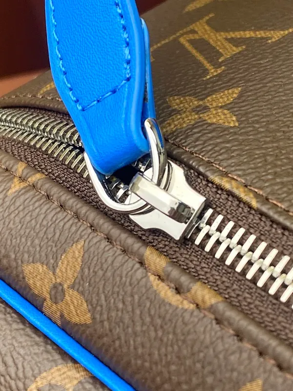 All categories Official website "Brand Women's Bags" Women's Bags 💙 LV 2025 new LV toiletry bag