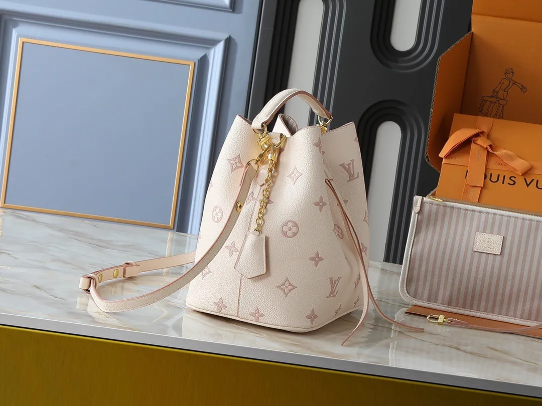 All Categories Official Website "Brand Women's Bags" Women's Bags 💙 LV 2025 New LV Crossbody Bag