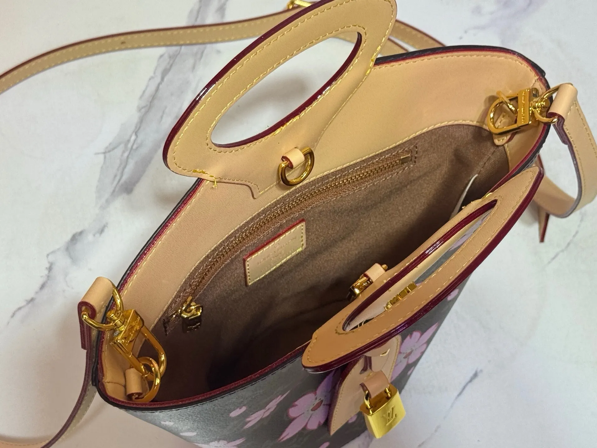 All Categories Official Website "Brand Women's Bags" Women's Bags 💙 LV 2025 New LV Crossbody Bag