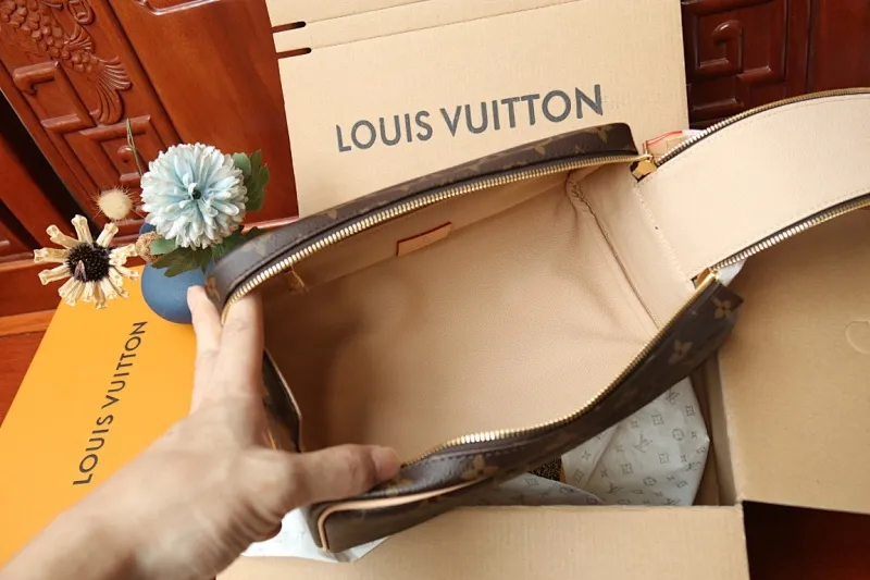 All Categories Official Website "Brand Women's Bags" Women's Bags 💙 LV 2024 New LV Cosmetic Bag