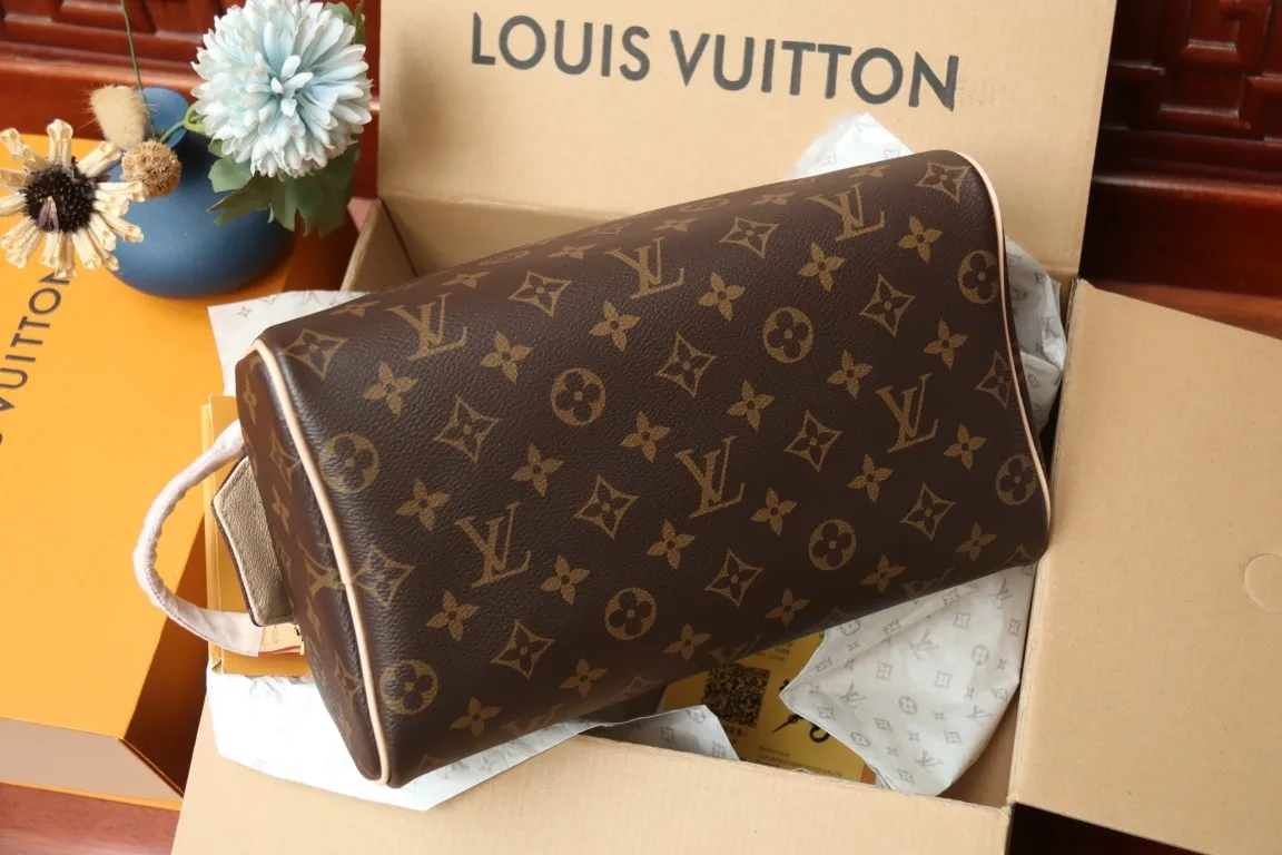 All Categories Official Website "Brand Women's Bags" Women's Bags 💙 LV 2024 New LV Cosmetic Bag