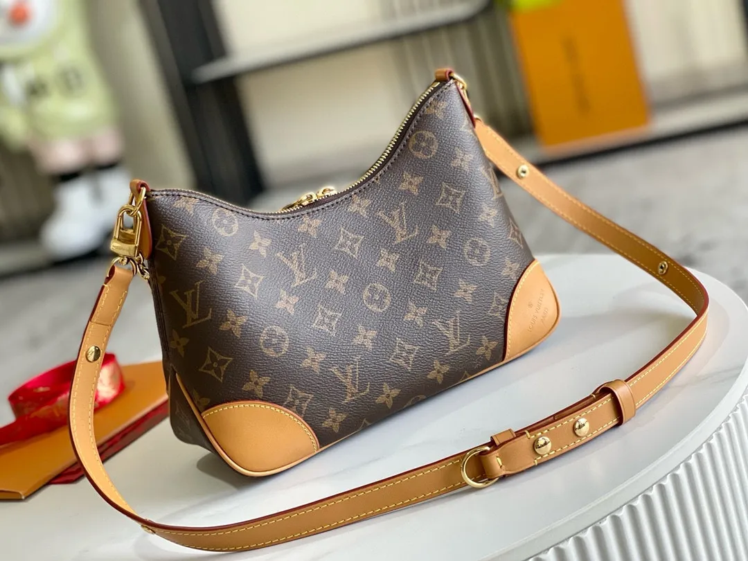 All Categories 💚 Authentic Grade Bags 💚 LV 2026 New LV Top Replica Crossbody Shoulder Bag