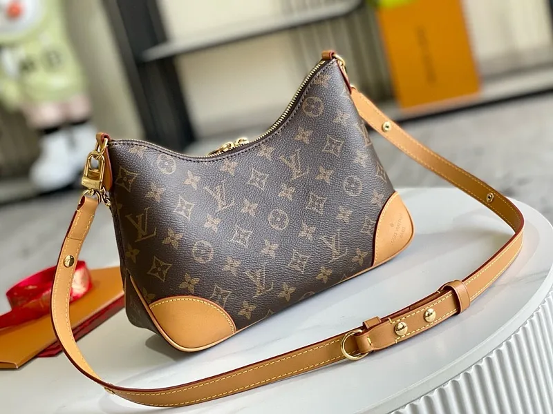All Categories 💚 Authentic Grade Bags 💚 LV 2026 New LV Top Replica Crossbody Shoulder Bag