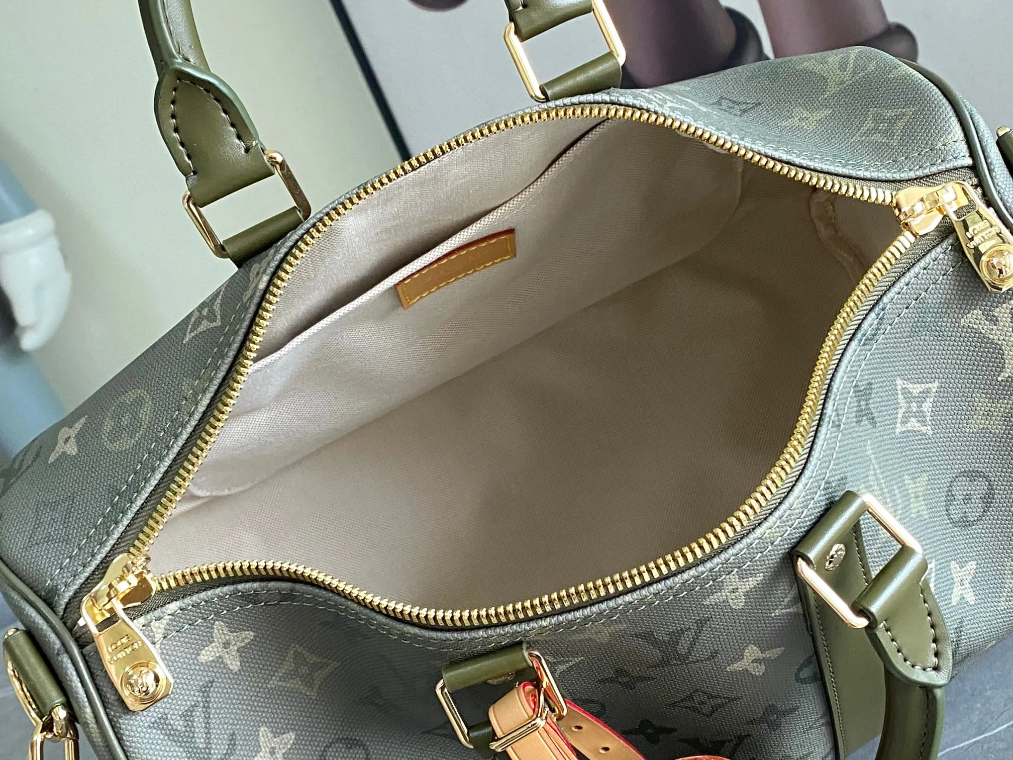 All Categories 💚 Authentic Grade Bags 💚 LV 2026 New LV Top Replica Crossbody Shoulder Bag