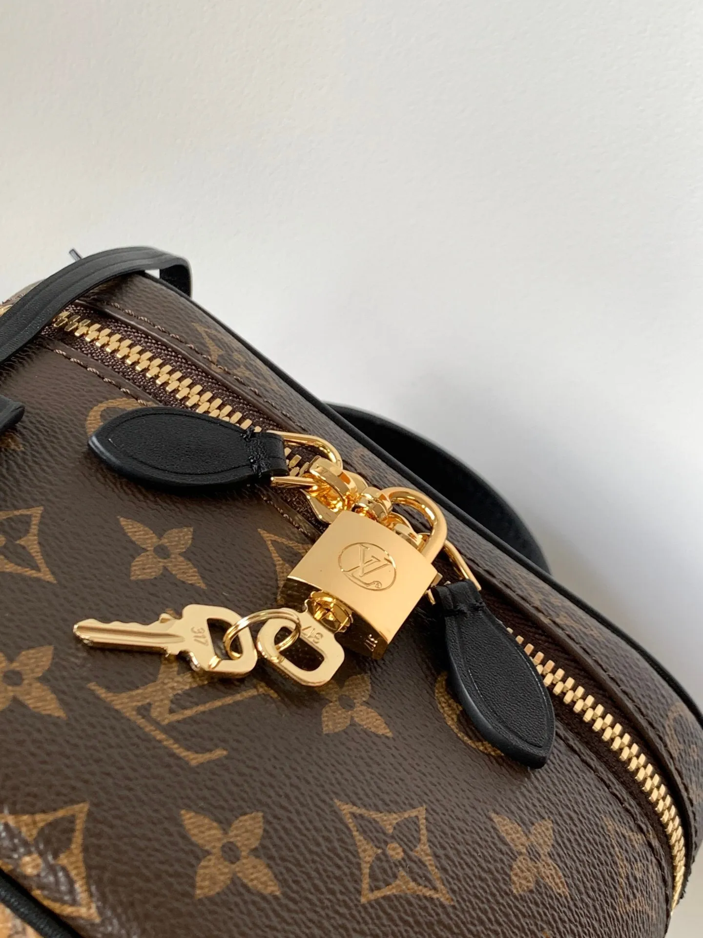 All Categories Official Website "Brand Women's Bags" Women's Bags 💙 LV 2025 New LV Cosmetic Case Chain Bag