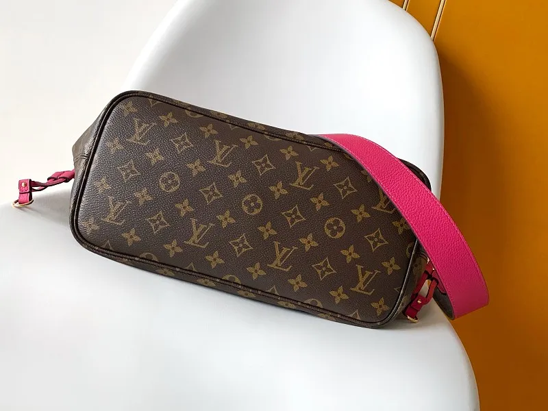 All categories Official website "Brand Women's Bags" Women's Bags 💙 LV 2026 new LV hand-held crossbody bag