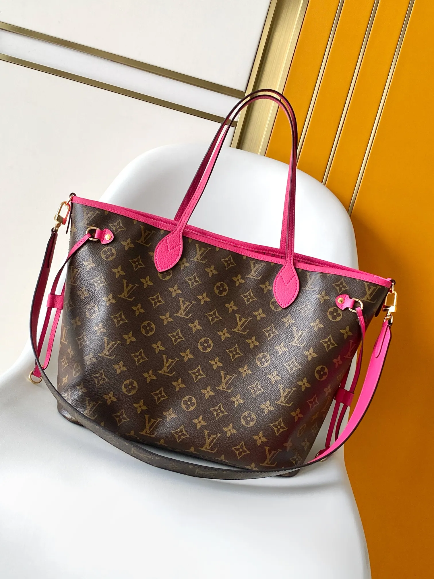 All categories Official website "Brand Women's Bags" Women's Bags 💙 LV 2026 new LV hand-held crossbody bag