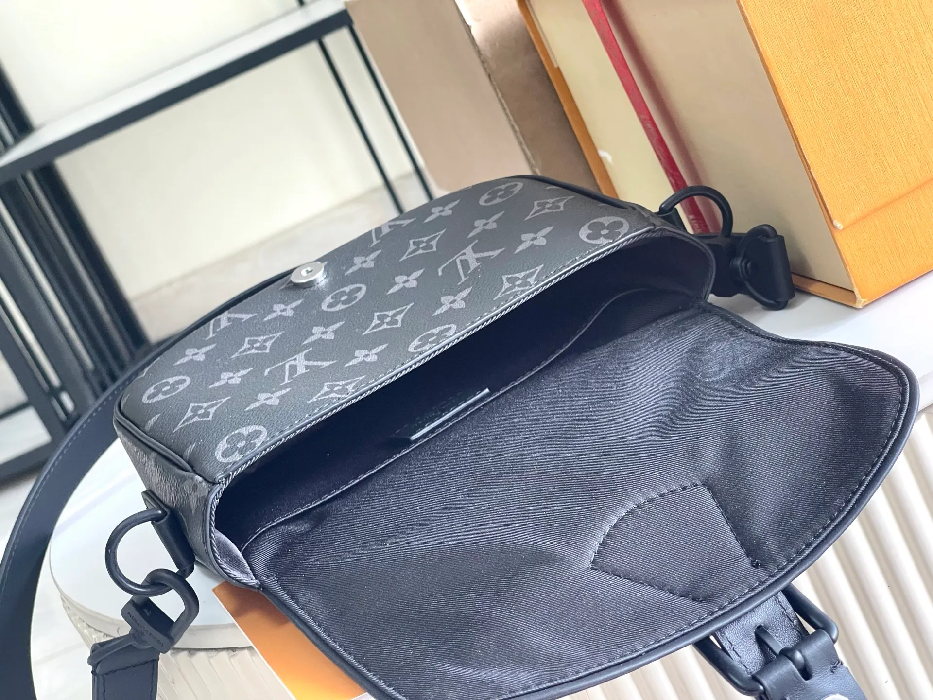 All Categories 💚 Authentic Grade Bags 💚 LV 2026 New LV Top Replica Crossbody Shoulder Bag