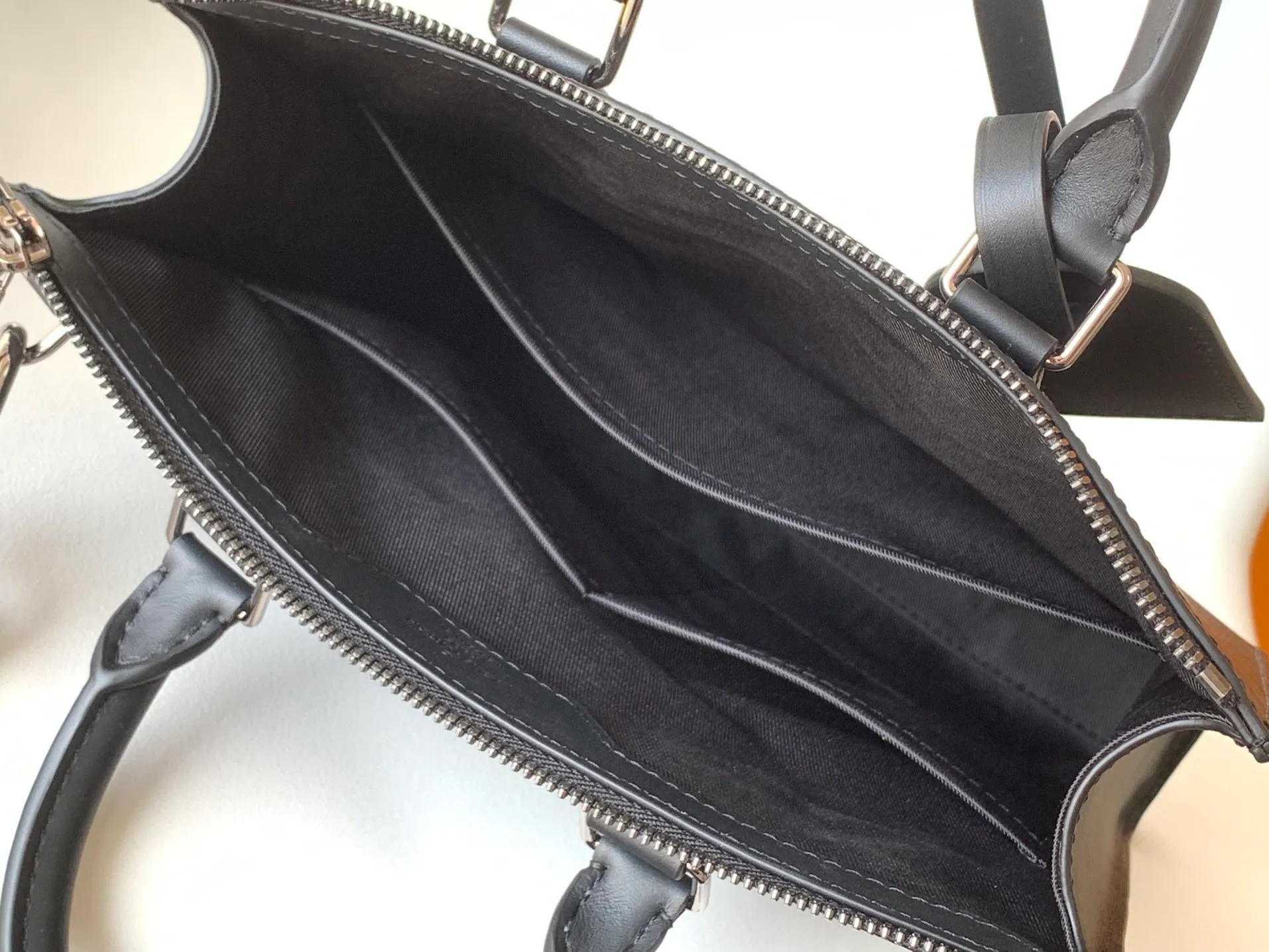 All categories Official website "Brand Women's Bags" Women's Bags 💙 LV replica LV, fine imitation LV bags, LV shoulder bags, 2023 official latest version LV leather handbags, bag factory, original material, size: 26-28.5-6CM